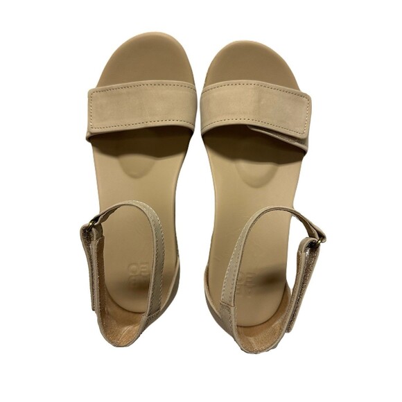 NEW ABEO Womens Size 7 Riviera Ankle Wedge Sandal w Metatarsal Pad Sand Nubuck - Picture 5 of 10